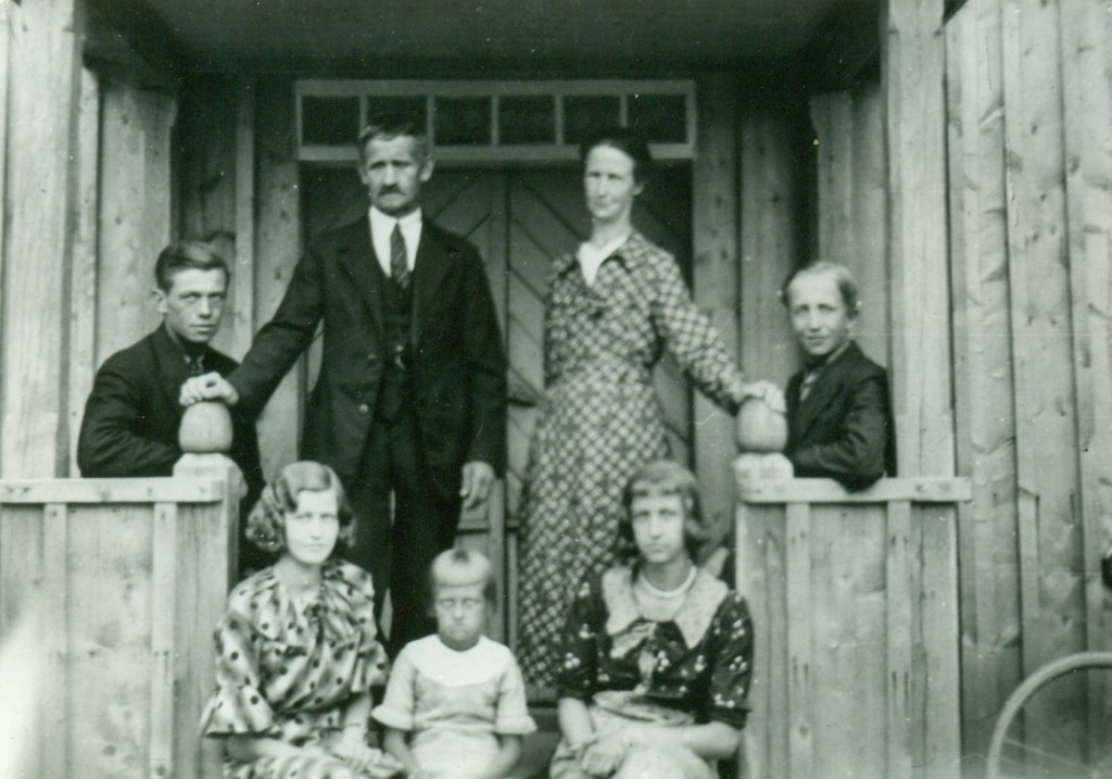 Målbergs familj, på Ågården, omkring1935