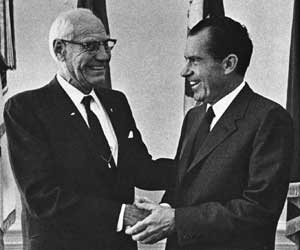 Hugo_Aronson_and_President_Nixon_1969